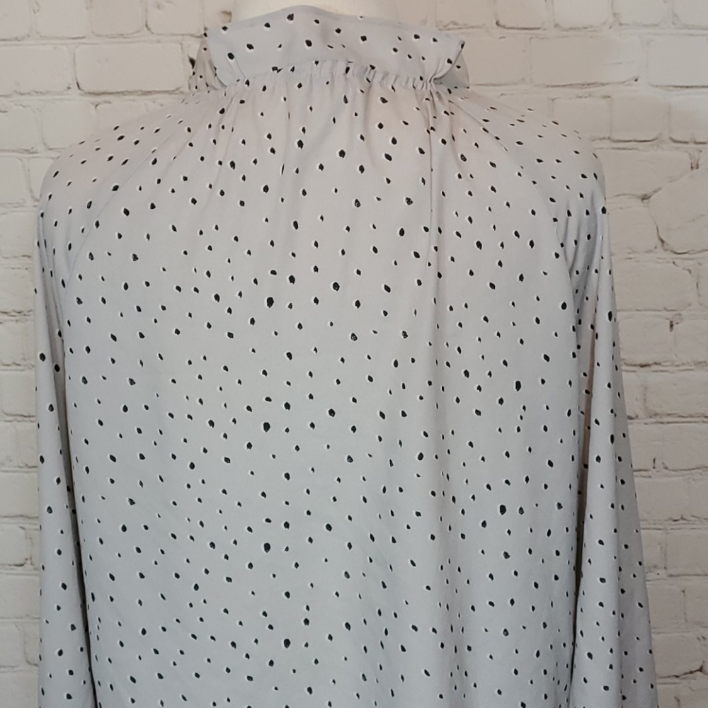 Banana Republic gray dotted blouse - Picture 5 of 7
